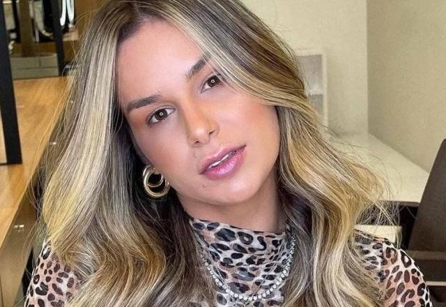 Pamella Holanda posa para foto