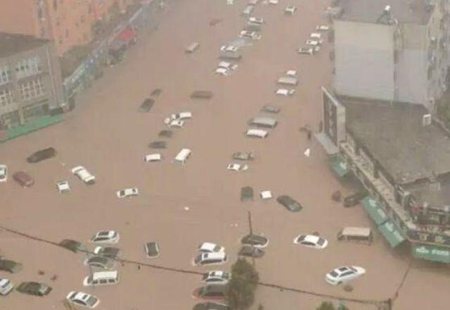 Sobe para 51 o número de mortos em enchentes na China - Mundo - SBT News