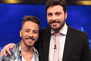 Danilo Gentili recebe o músico Junior Lima