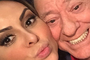 Alinne Rosa grava quadro e tieta Raul Gil
