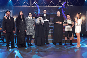 Máquina transforma elenco do The Noite na Família Addams!