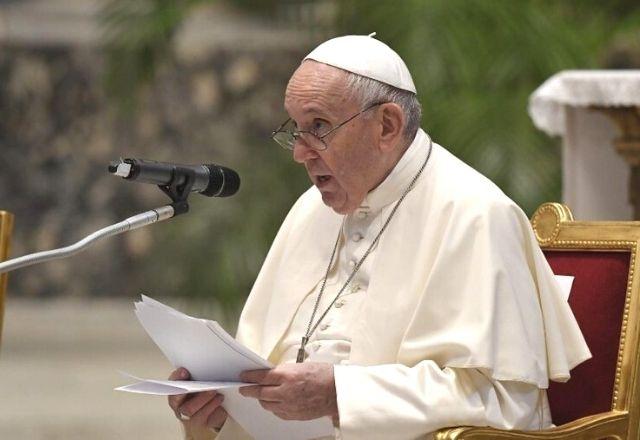 Papa Francisco diz que está com bronquite aguda e infecciosa