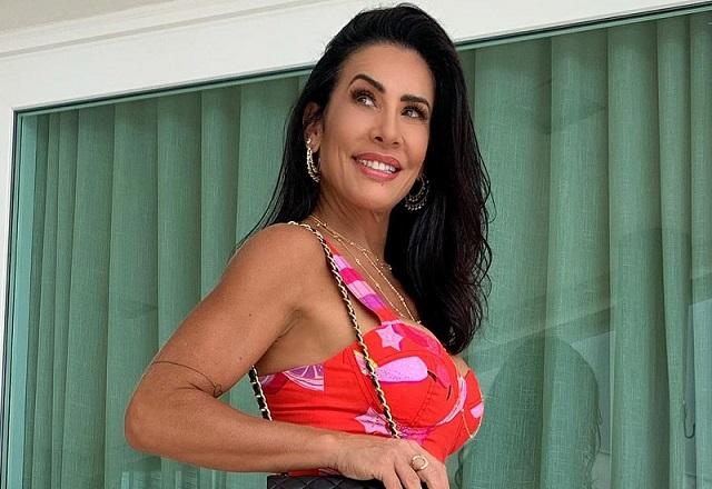 Aos Anos Scheila Carvalho Esbanja Beleza Em Clique De Biqu Ni Sbt