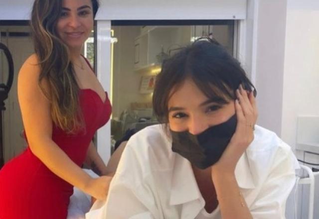 Atriz Bruna Marquezine aparece deitada na maca e fazendo procedimento no bumbum