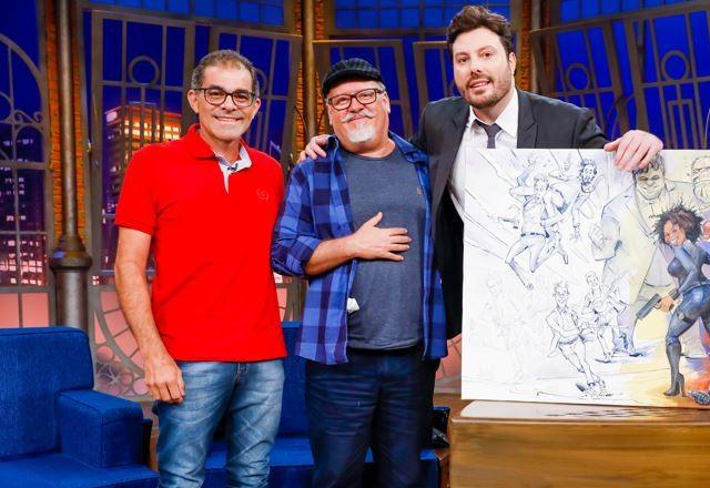 Elias Silveira, Camaleão e Danilo Gentili posam para foto.