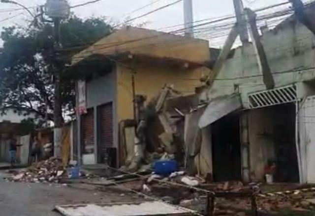 Desabamento aconteceu durante a madrugada. Local foi isolado pela Defesa Civil de Belo Horizonte | Ethel Corrêa/TV Alterosa/SBT News