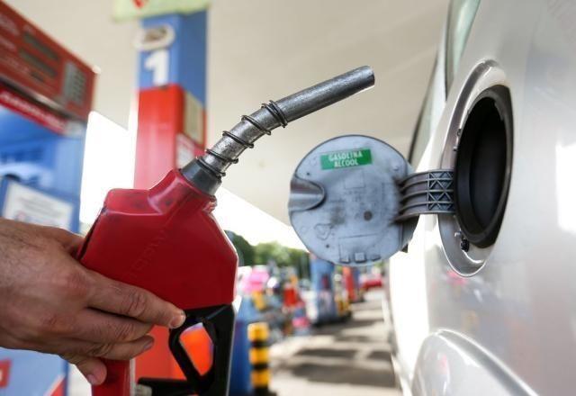Pesquisa sobre preço médio da gasolina comum foi realizada em 4.576 | Foto: Reprodução/Agência Brasil