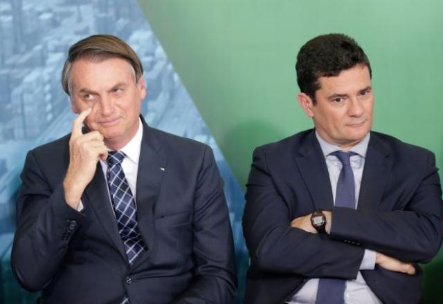 Bolsonaro em solenidade com Moro em evento no Planalto em dezembro de 2019 | Gabriela Biló / Estadão Conteúdo