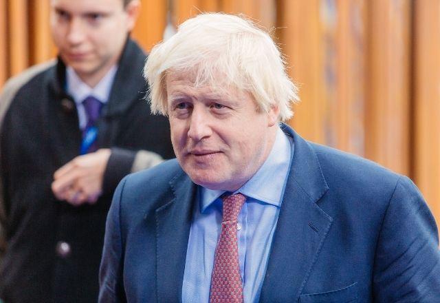 O primeiro-ministro do Reino Unido, Boris Johnson, é acusado de promover festas durante a quarentena | Reprodução/Wikimedia Commons