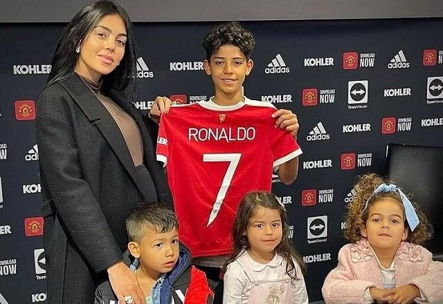 Cristiano Júnior reunido com a família