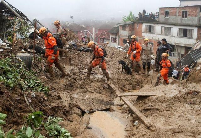 Buscas em Petrópolis devem ser retomadas após a chuva | Agência Brasil