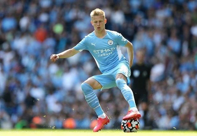 Lateral-esquerdo ucraniano Zinchenko, com a camisa do Manchester City