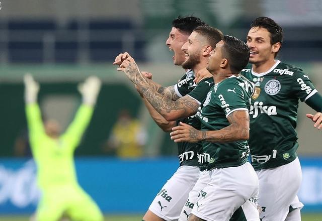 Jogadores do Palmeiras comemorando conquista da Recopa Sul-Americana