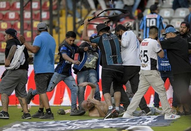 Briga generalizada em estádio no México deixa mais de vinte