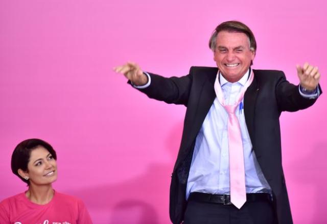 Bolsonaro e Lula apostam em papel de 'primeiras-damas' para eleições