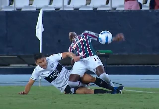 Luiz Henrique Sofre Entrada Criminosa Ap S Gola O E Substitu Do Veja Libertadores Sbt News