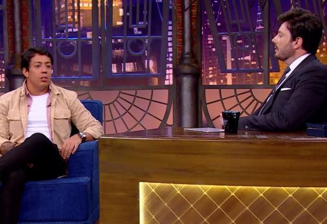 Renato Albani e Danilo Gentili durante entrevista no palco do The Noite.