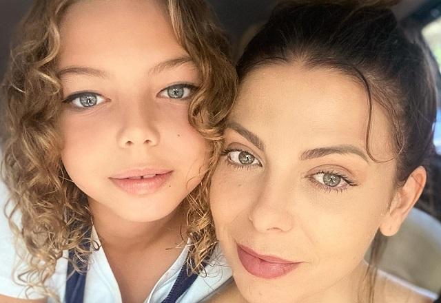 Brenda e Sheila Mello posam para selfie