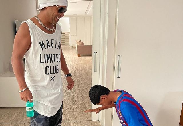 Luva de Pedreiro encontra e reverencia Ronaldinho Gaúcho: Sonho realizado