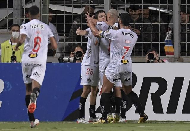 Jogadores do Atlético-MG comemorando gol contra América-MG