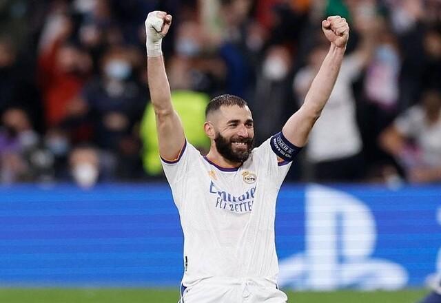 Karim Benzema conquista a Bola de Ouro da temporada 2022; Vini Jr é 8º