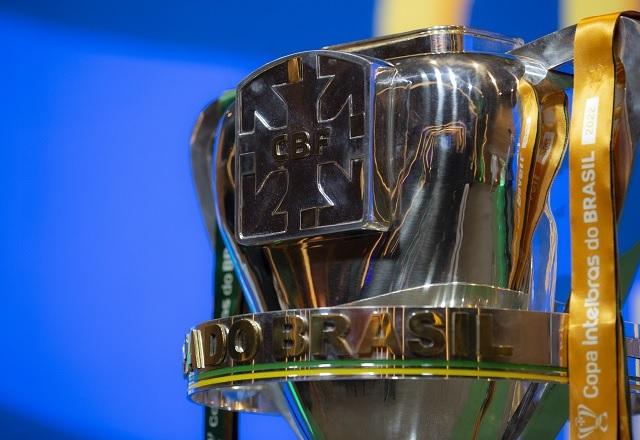 Mais uma vitória: SBT supera Globo e irá transmitir a Champions League