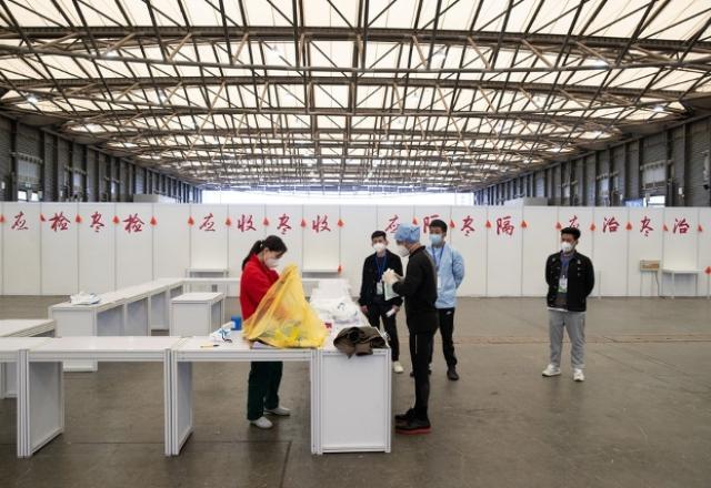 Unidade de saúde tinha 14 mil leitos, mas último paciente saiu nesta 4ª | Xinhua/Jin Liwang