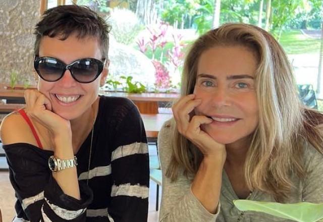 Adriana Calcanhotto e Maitê Proença posam lado a lado