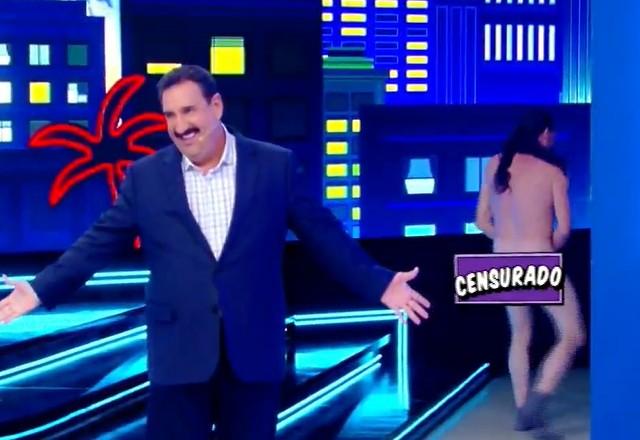 Marquito e o apresentador Ratinho durante o programa.