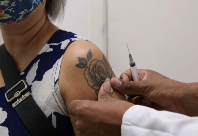 Vacinação contra covid-19 foi ampliada para adultos com 30 anos no Rio | Rovena Rosa/Agência Brasil