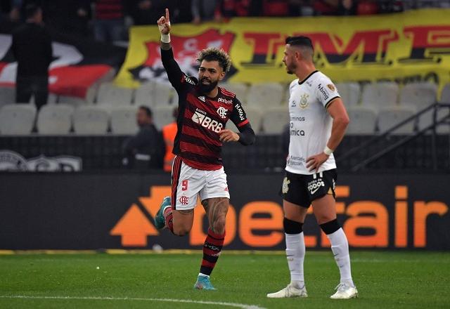 No aniversário do Flamengo, corintianos recordam: União Flarinthians - SBT