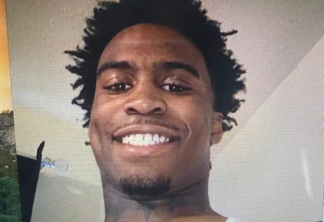 Ezekiel Kelly foi detido após sofrer um acidente de carro, enquanto tentava fugir do cerco policial | Reprodução