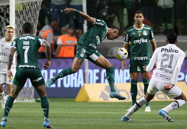 Palmeiras bate Santos no fim e larga na frente na final do