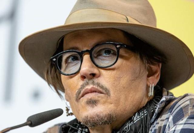 Johnny Depp está namorando advogada casada que o defendeu em processo, diz  site - SBT