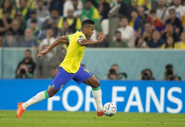 Com Dor No Quadril, Alex Sandro Desfalca Seleção Brasileira Contra ...