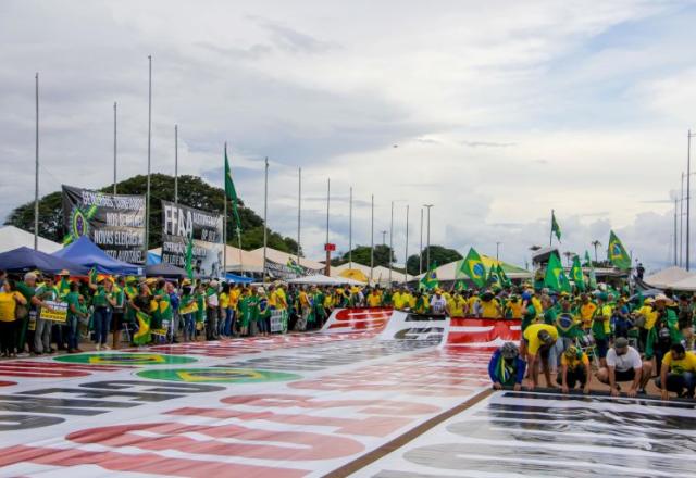 Dá pra começar uma guerra: os pedidos por armas no QG bolsonarista