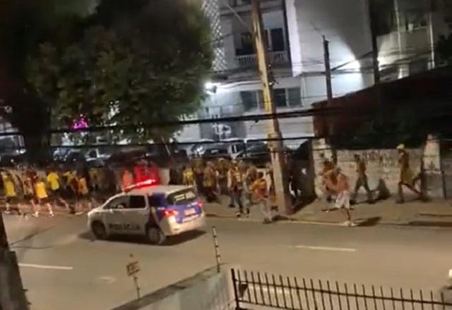 Antes de jogo, a presença das organizadas em frente ao estádio dos Aflitos, do Clube Náutico Capibaribe, intimidou os moradores | Reprodução/Twitter