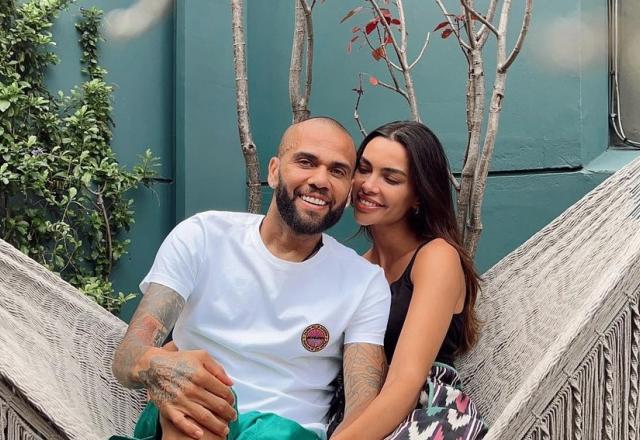 Daniel Alves com a mulher
