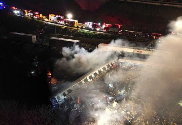 Colis&atilde;o entre trens deixa 32 mortos e mais de 80 feridos na Gr&eacute;cia - Mundo  - SBT News