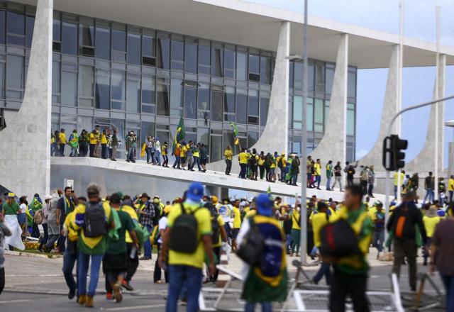 Presidente da CPMI dos atos de 8 de janeiro fala sobre novas