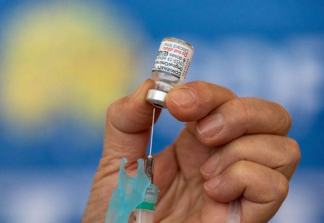 A vacina bivalente protege contra a variante Ômicron da covid-19 | Fabio Rodrigues-Pozzebom/Agência Brasil
