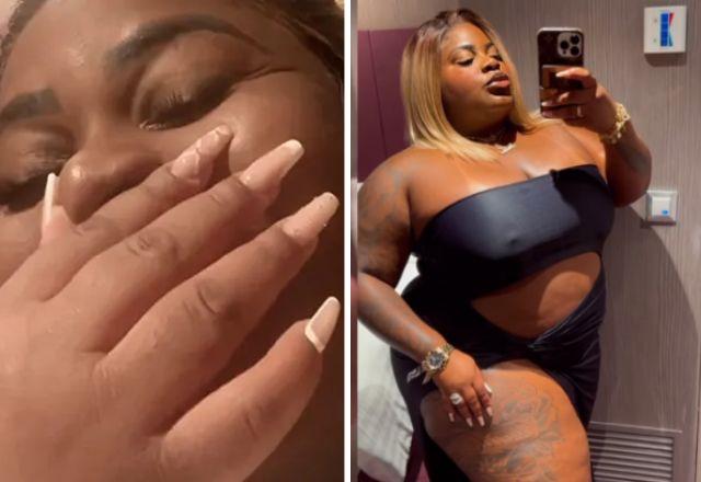 Print do Story do Instagram de Jojo Todynho rindo com a mão na boca à esquerda; Selfie de Jojo na frente do espelho à direita