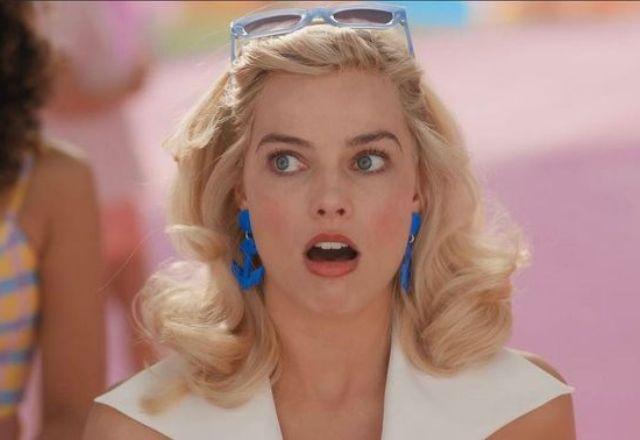 A atriz Margot Robbie em cena do filme Barbie
