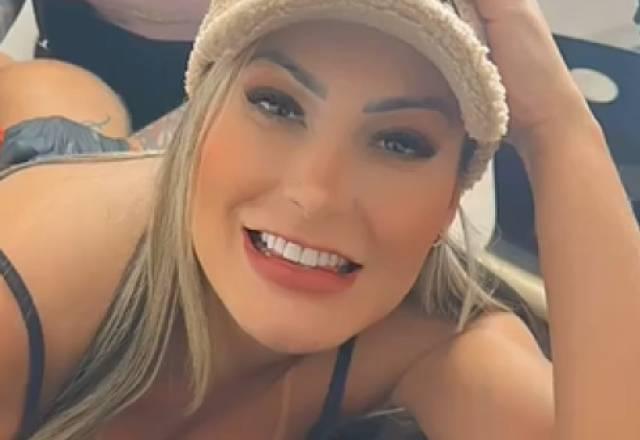 Sbt Tv Andressa Urach Faz Tatuagem Ntima E Mostra Tudo Em V Deo Pol Mico