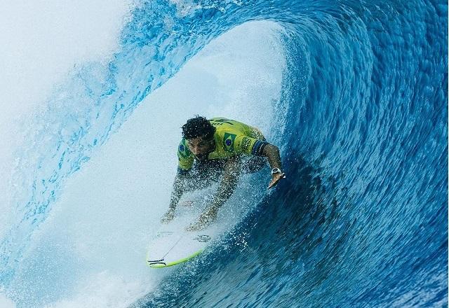 Filipe Toledo conquista título do Circuito Mundial de Surfe