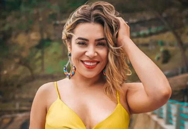 Naiara Azevedo Ostenta Barriga Sarada Em Clique De Biquíni Sbt Tv