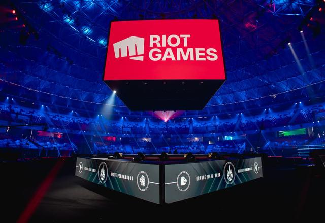 Santander amplia investimento em games com League of Legends - Forbes