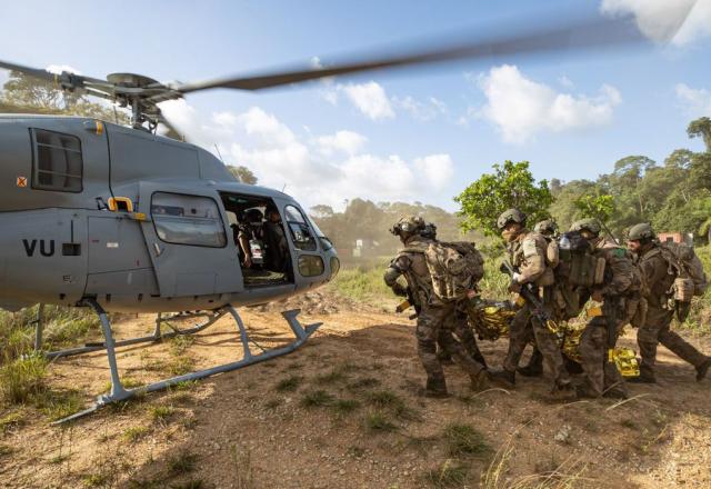 Teixeira de Freitas recebe representantes do Exército Brasileiro e