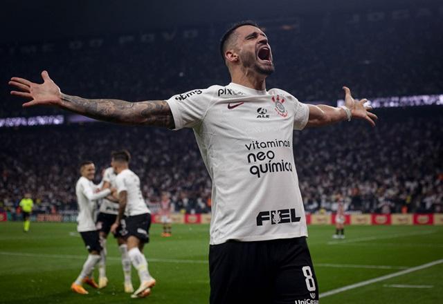 Goleiro do Corinthians provoca Palmeiras em música: 'Não tem Mundial