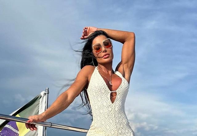 Titi Müller deixa comentário ousado em foto do ex-marido sem camisa